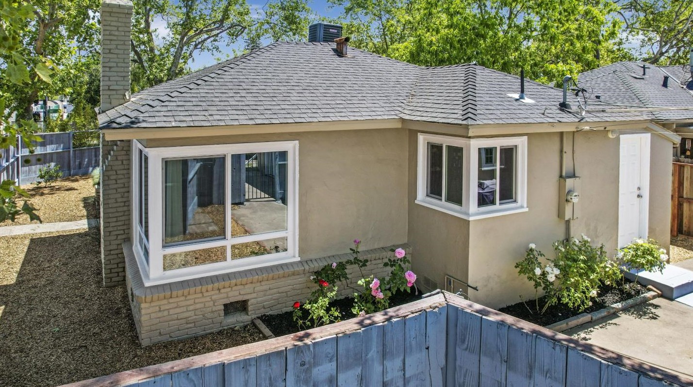 2916 12th Ave, Sacramento CA  95817-3514 exterior