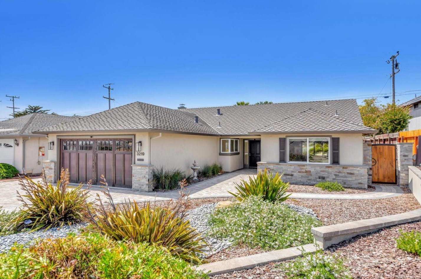 3219 Martin Cir, Marina, CA 93933-2743