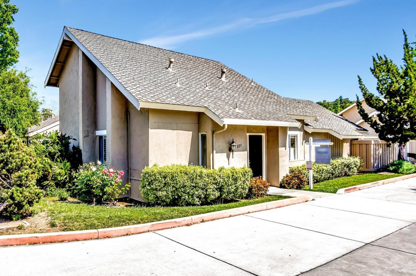 225 Escobar Ave, Los Gatos, CA 95032