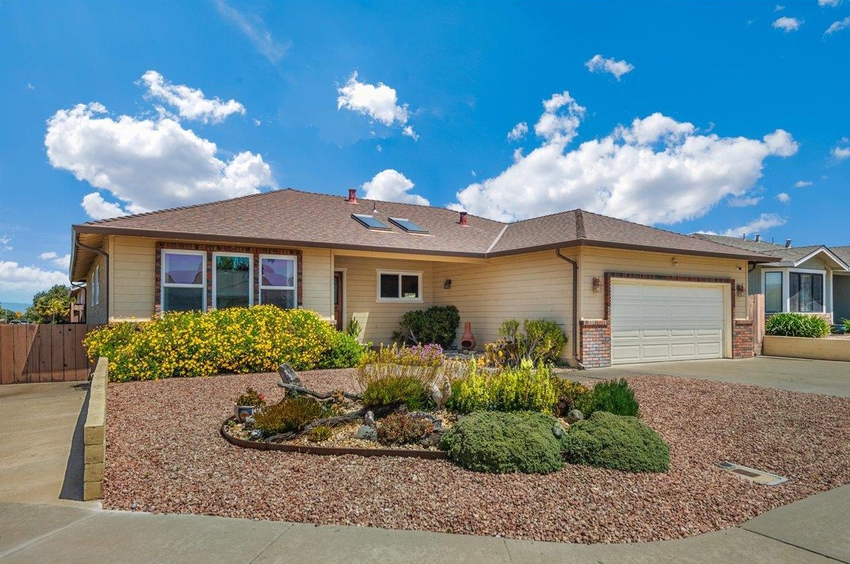 1410 Ghione Dr, Hollister, CA 95023