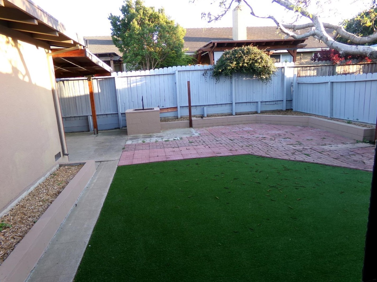 621 Walnut Ln, Hollister, CA 95023