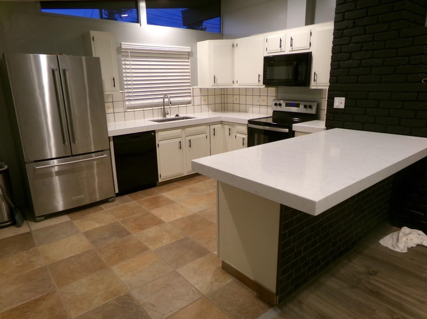 621 Walnut Ln, Hollister CA  95023-4529 exterior