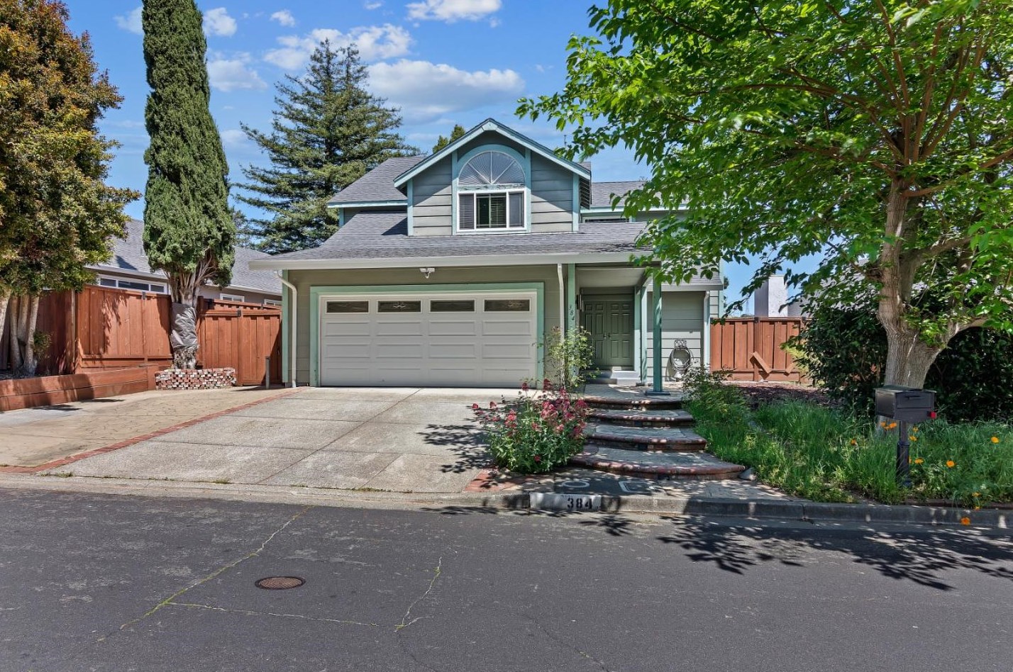 384 Moonraker Dr, Vallejo, CA 94590-8142