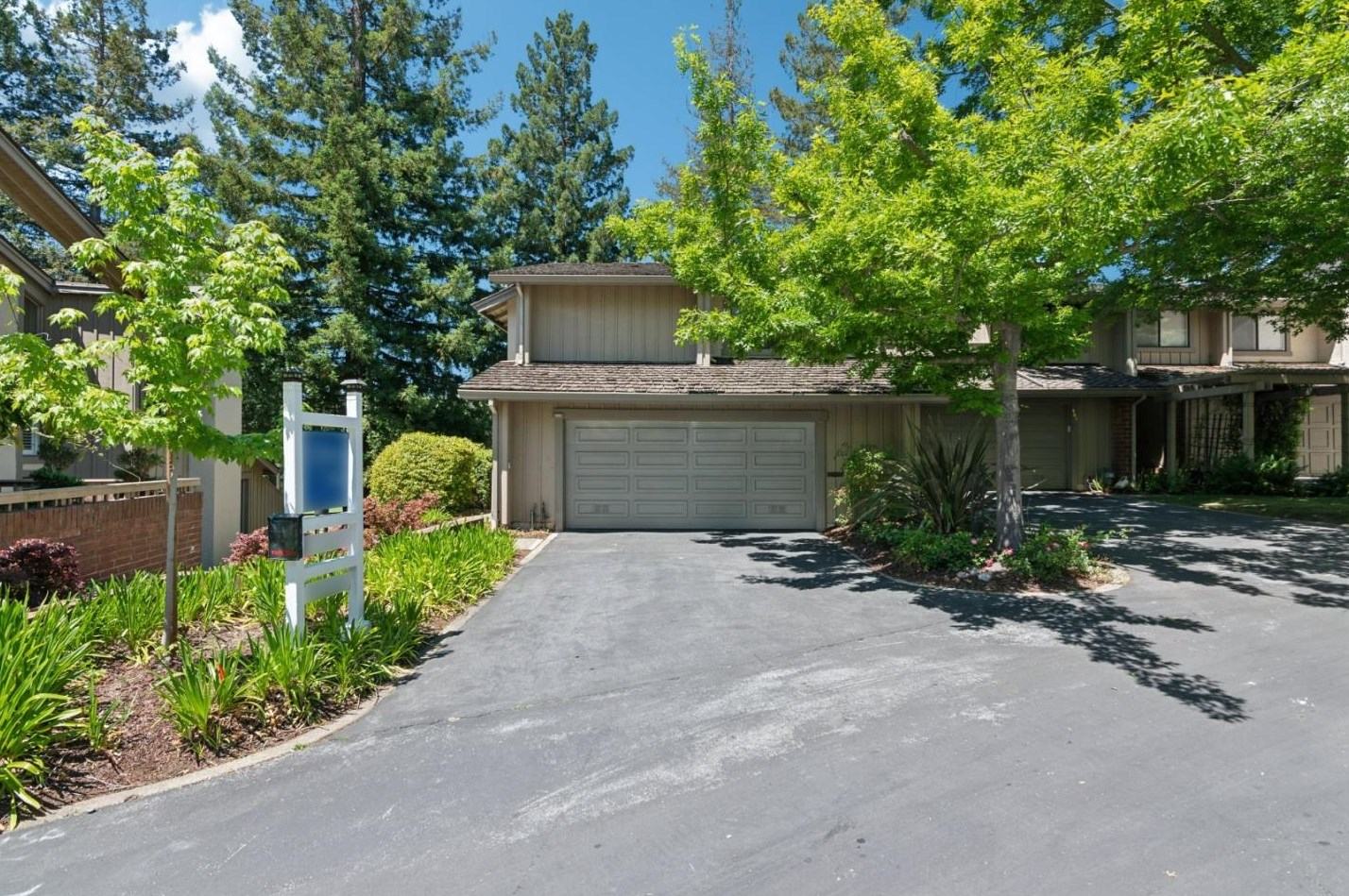 466 Sand Hill Cir, Menlo Park, CA 94025-7107