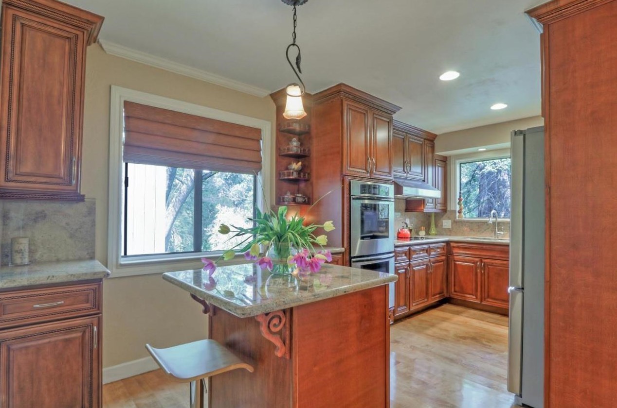 14359 Saratoga Ave, Saratoga, CA 95070-5947
