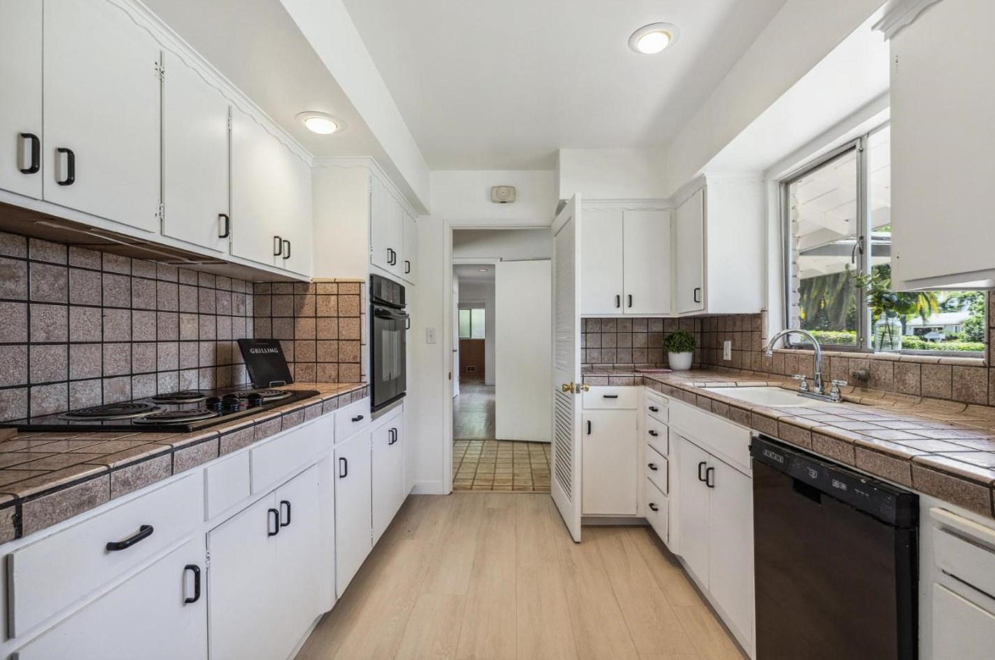 12546 Saratoga Crk Dr, Saratoga CA  95070-3569 exterior