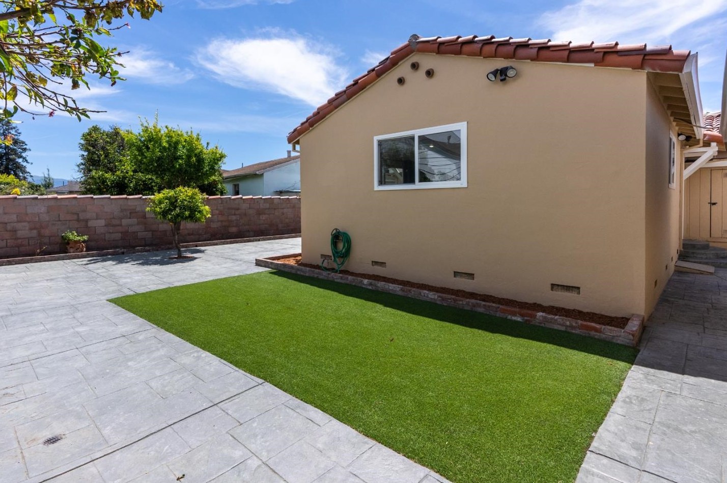 29 Nacional St, Salinas CA  93901-1322 exterior