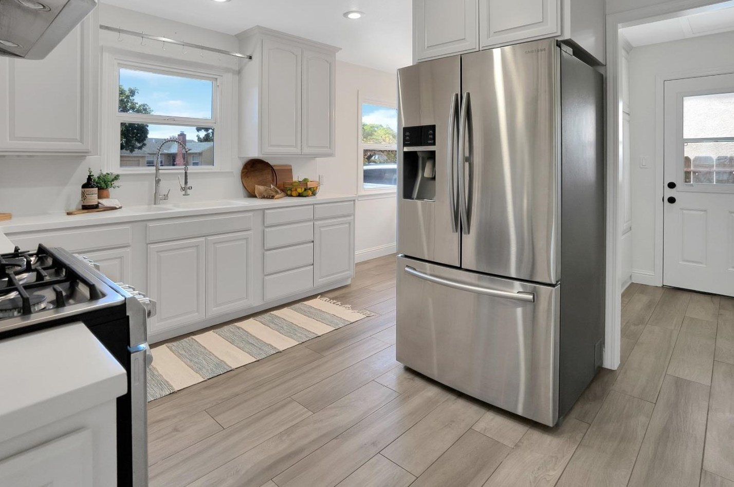 29 Nacional St, Salinas CA  93901-1322 exterior