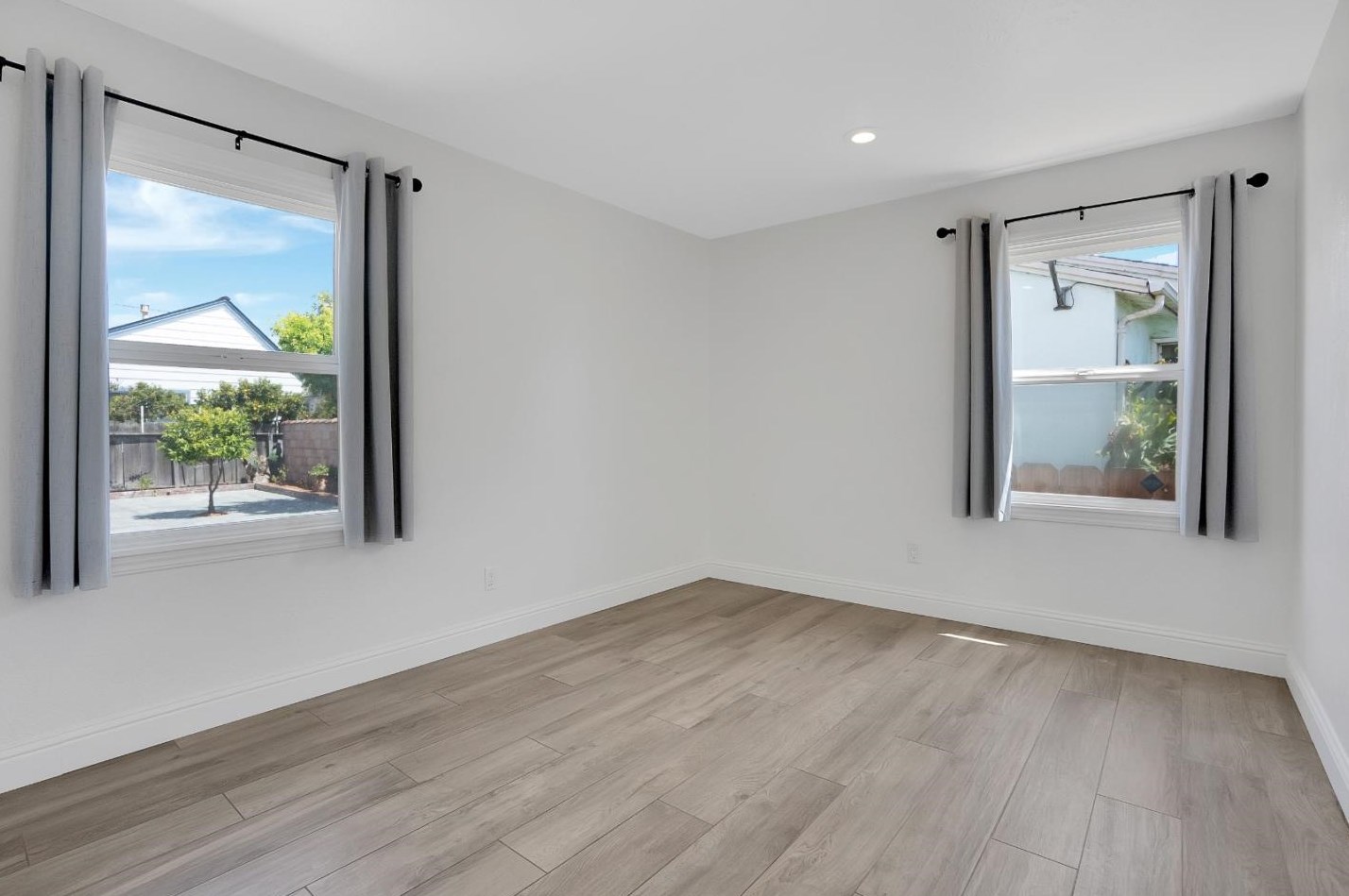 29 Nacional St, Salinas CA  93901-1322 exterior