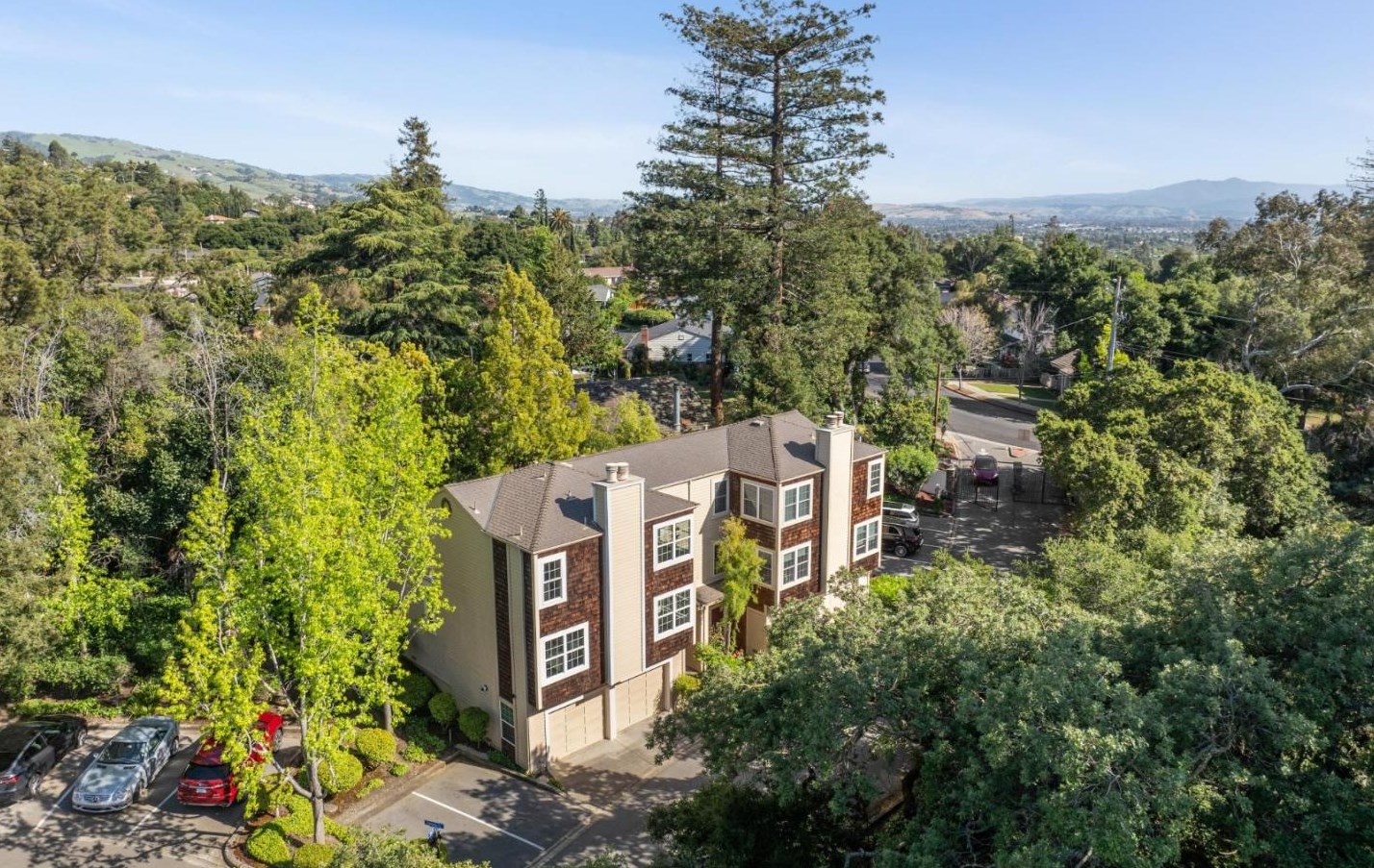 4 Holmes Dr, San Jose, CA 95127