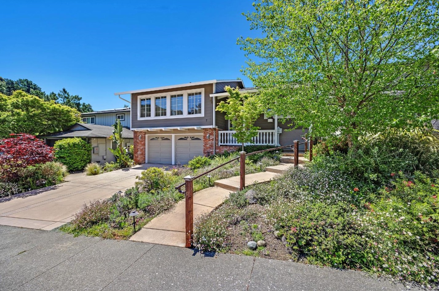 7 Muir Way, Pacifica, CA 94044