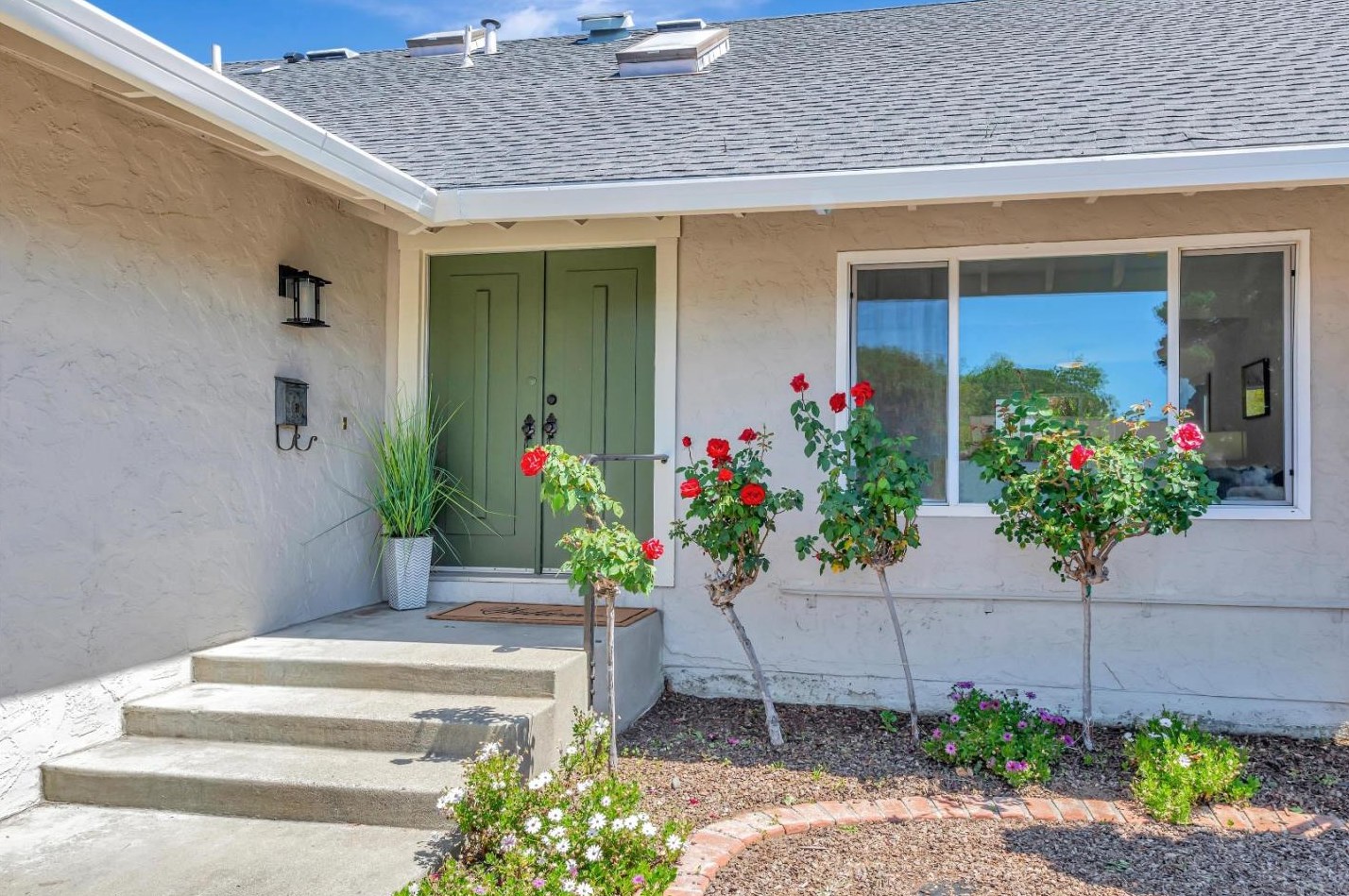 515 Compass Dr, Redwood City, CA 94065-1104
