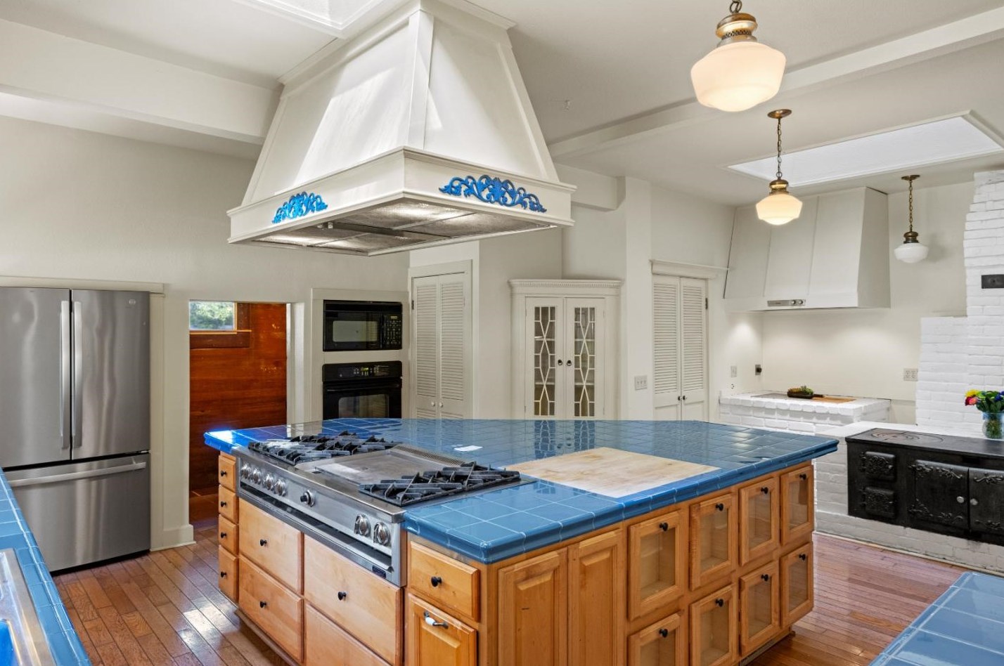 817 Martin St, Monterey CA  93940-4435 exterior