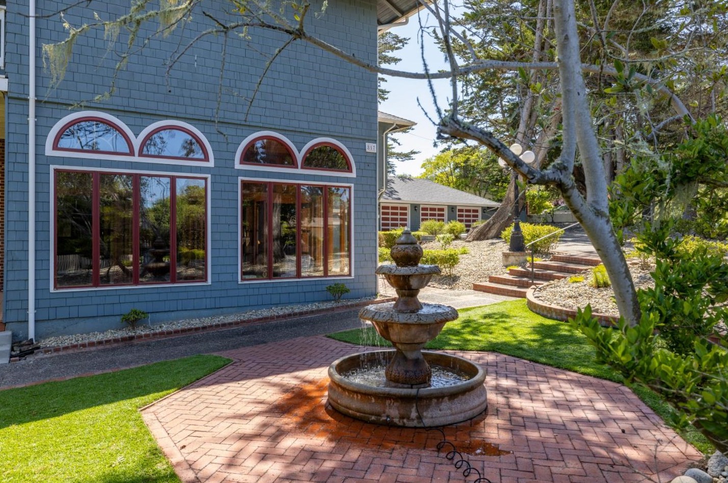 817 Martin St, Monterey CA  93940-4435 exterior