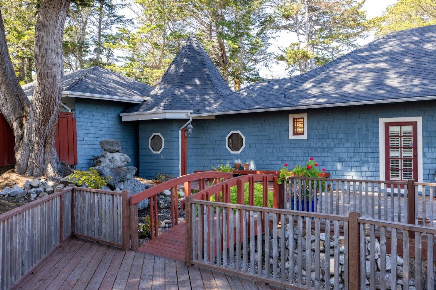 817 Martin St, Monterey CA  93940-4435 exterior