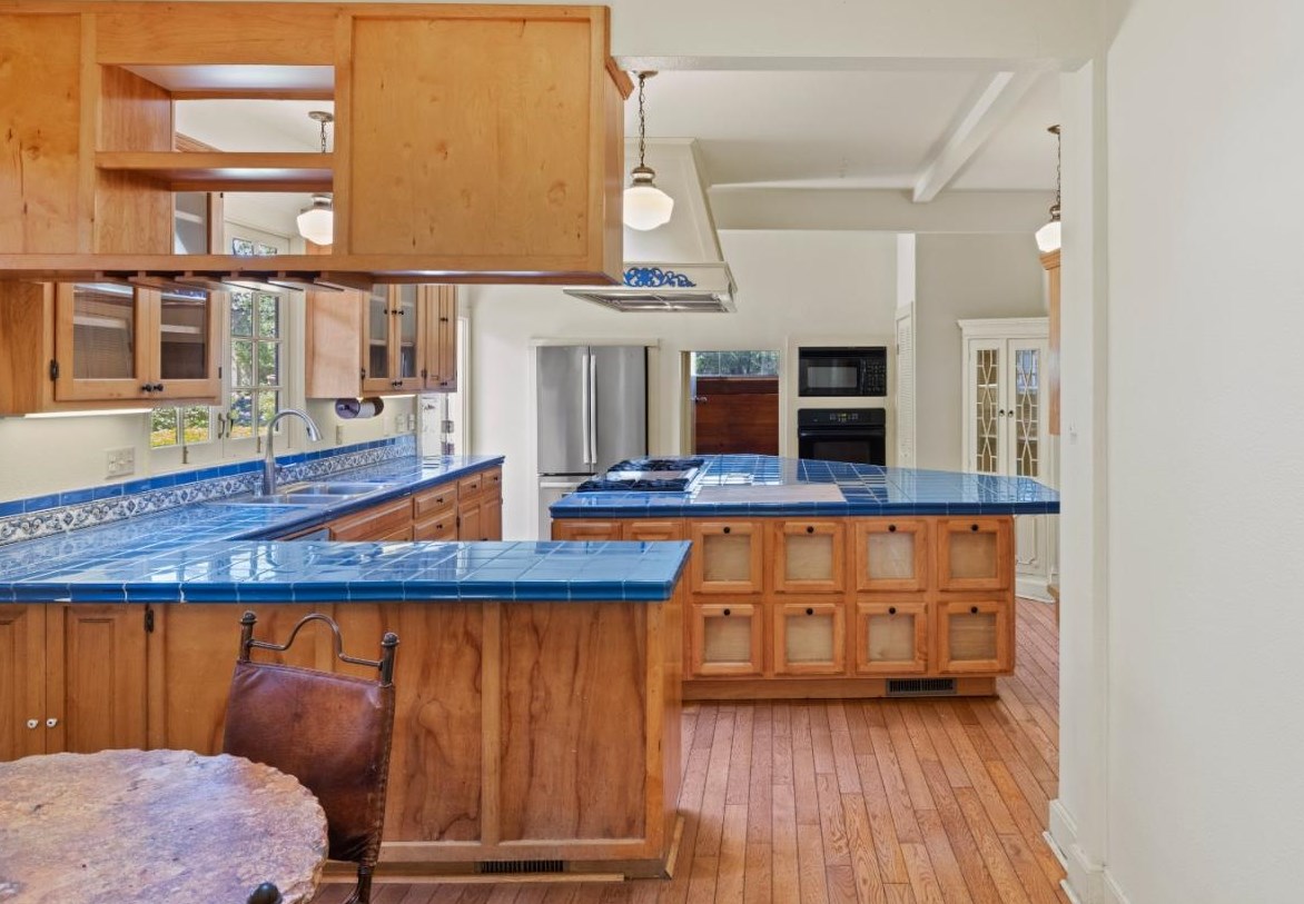 817 Martin St, Monterey CA  93940-4435 exterior