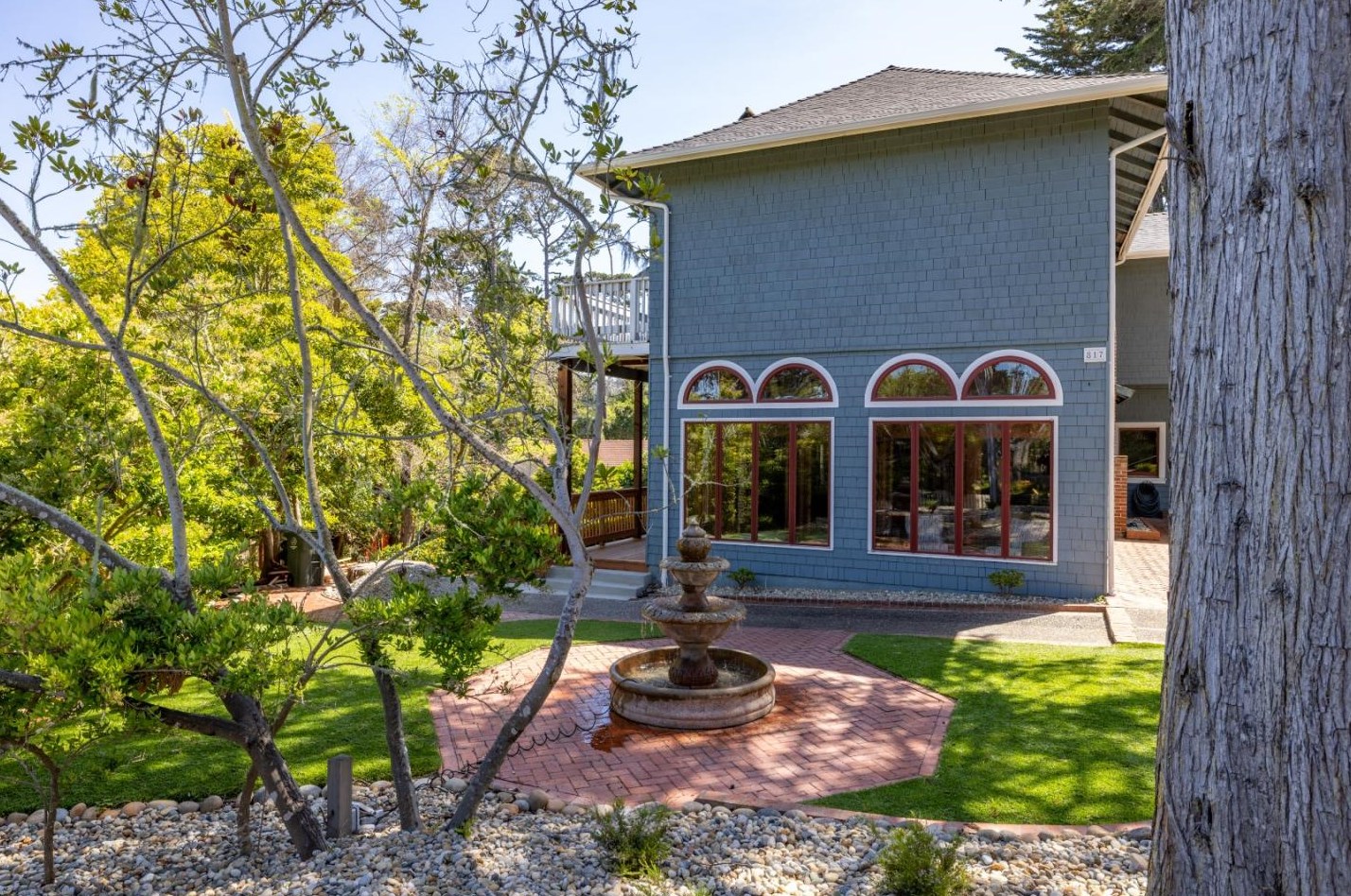 817 Martin St, Monterey CA  93940-4435 exterior