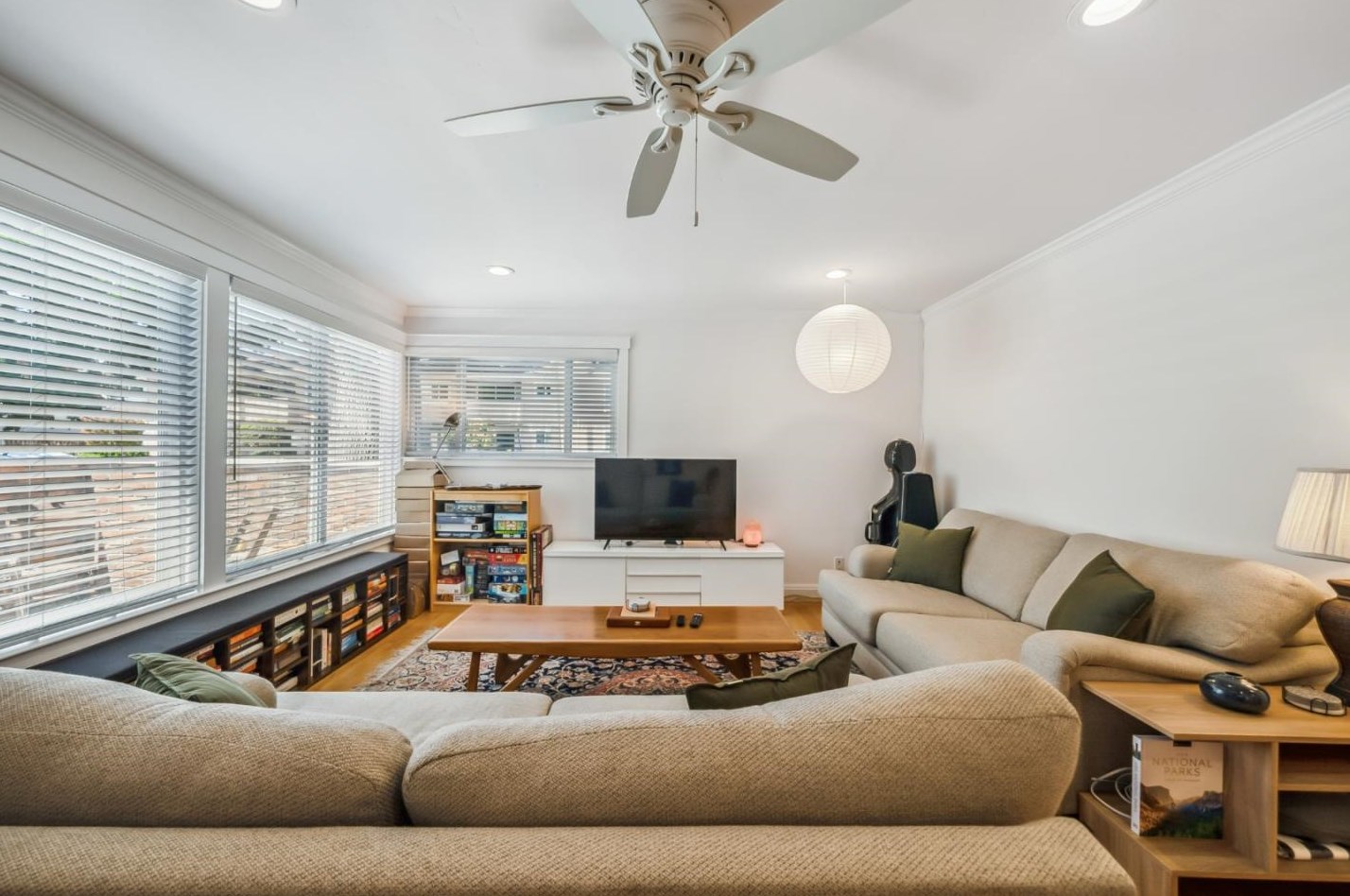 837 Roble Ave, Menlo Park, CA 94025-4943