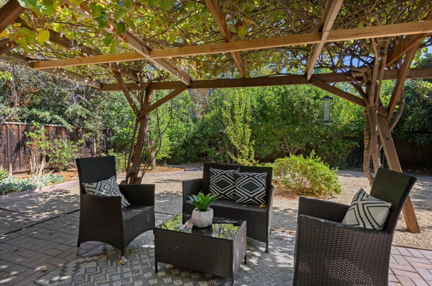 3517 Ramona St, Palo Alto CA  94306-3549 exterior