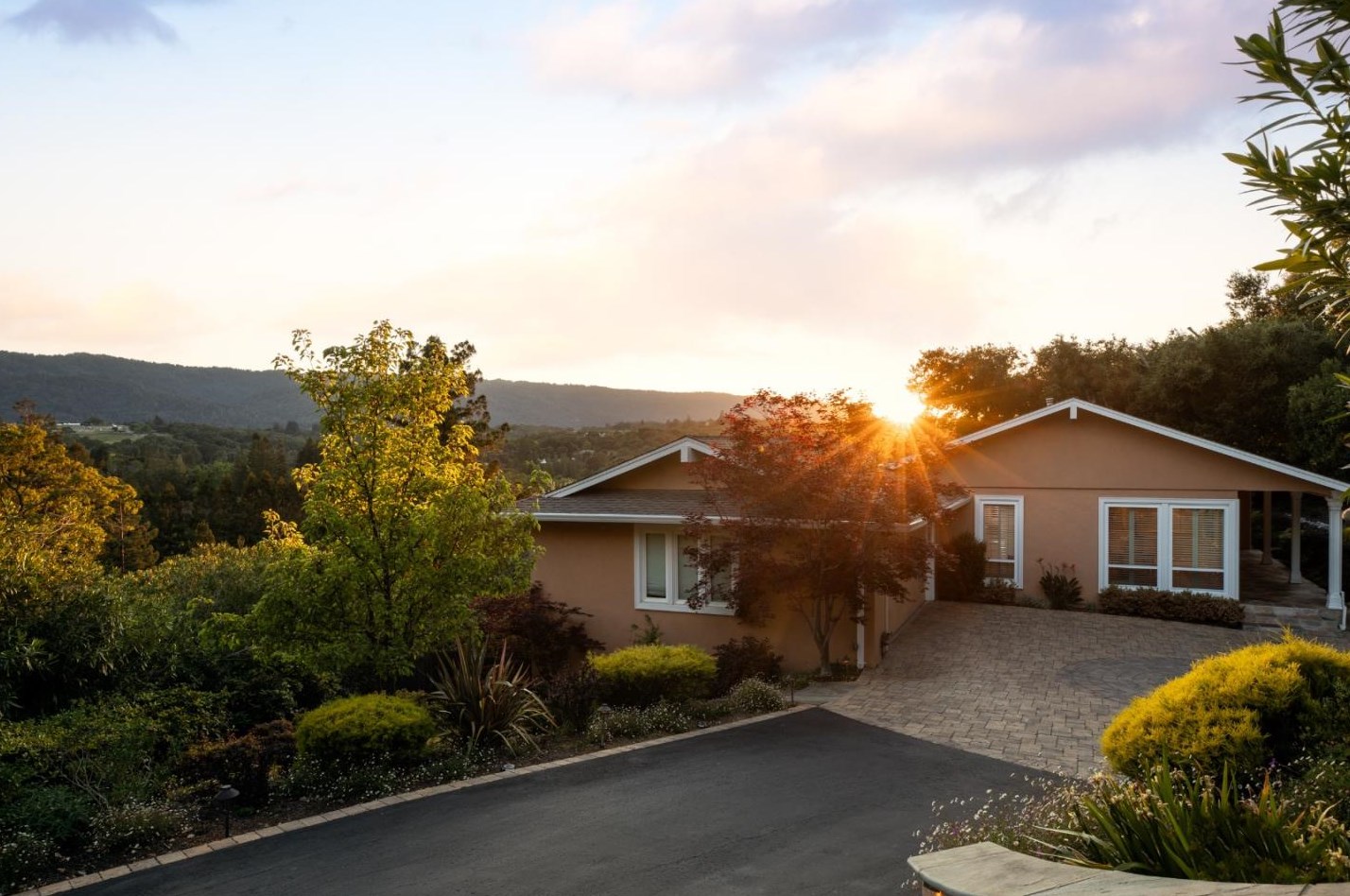 1191 Trinity Dr, Menlo Park, CA 94025-6668