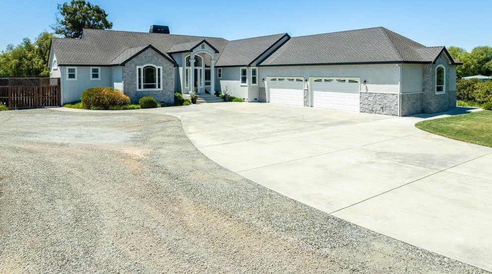 1299 Perrien Ct, Hollister, CA 95023