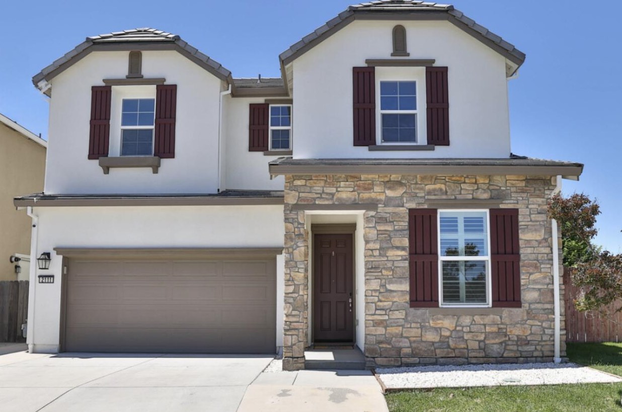 2111 Nora Dr, Hollister, CA 95023