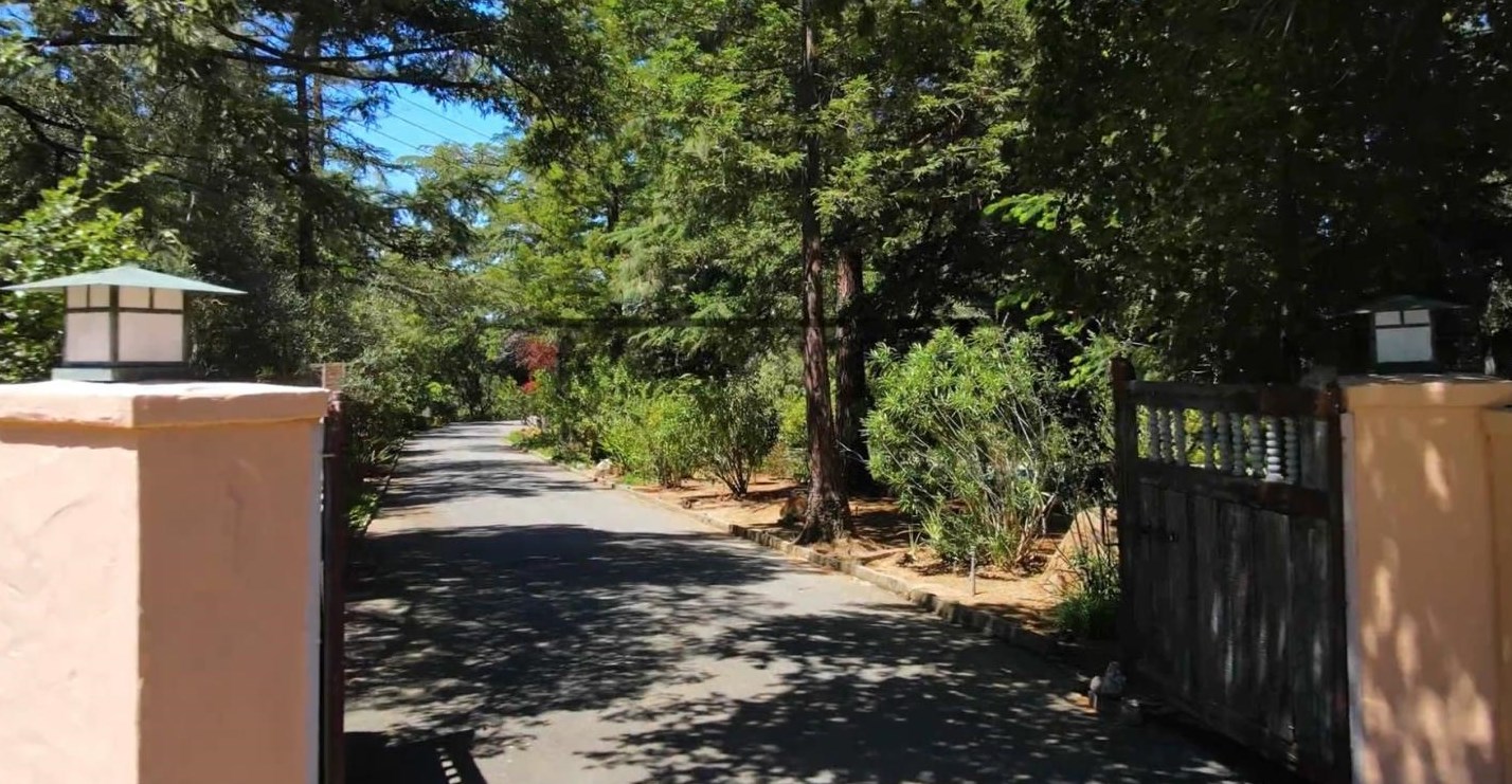19941 Sunset Dr, Saratoga, CA 95070-6438
