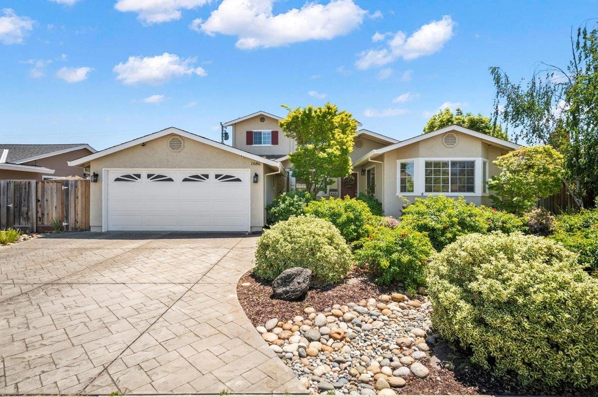 1686 Ebbetts Dr, Campbell, CA 95008