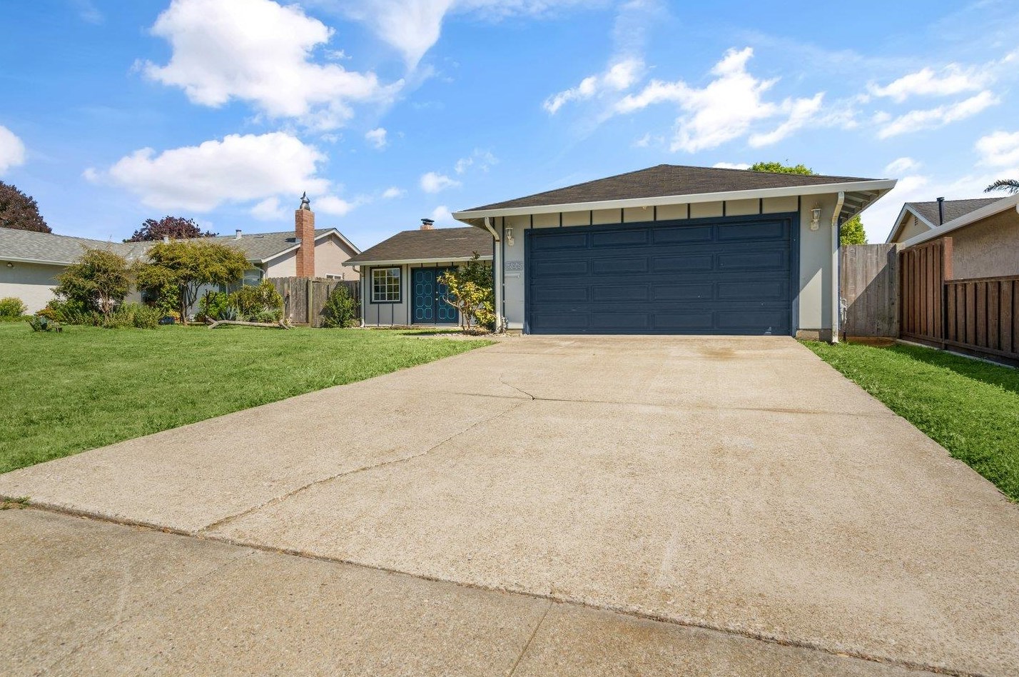 535 Spindrift Way, Princeton By The Sea, CA 94019-1541