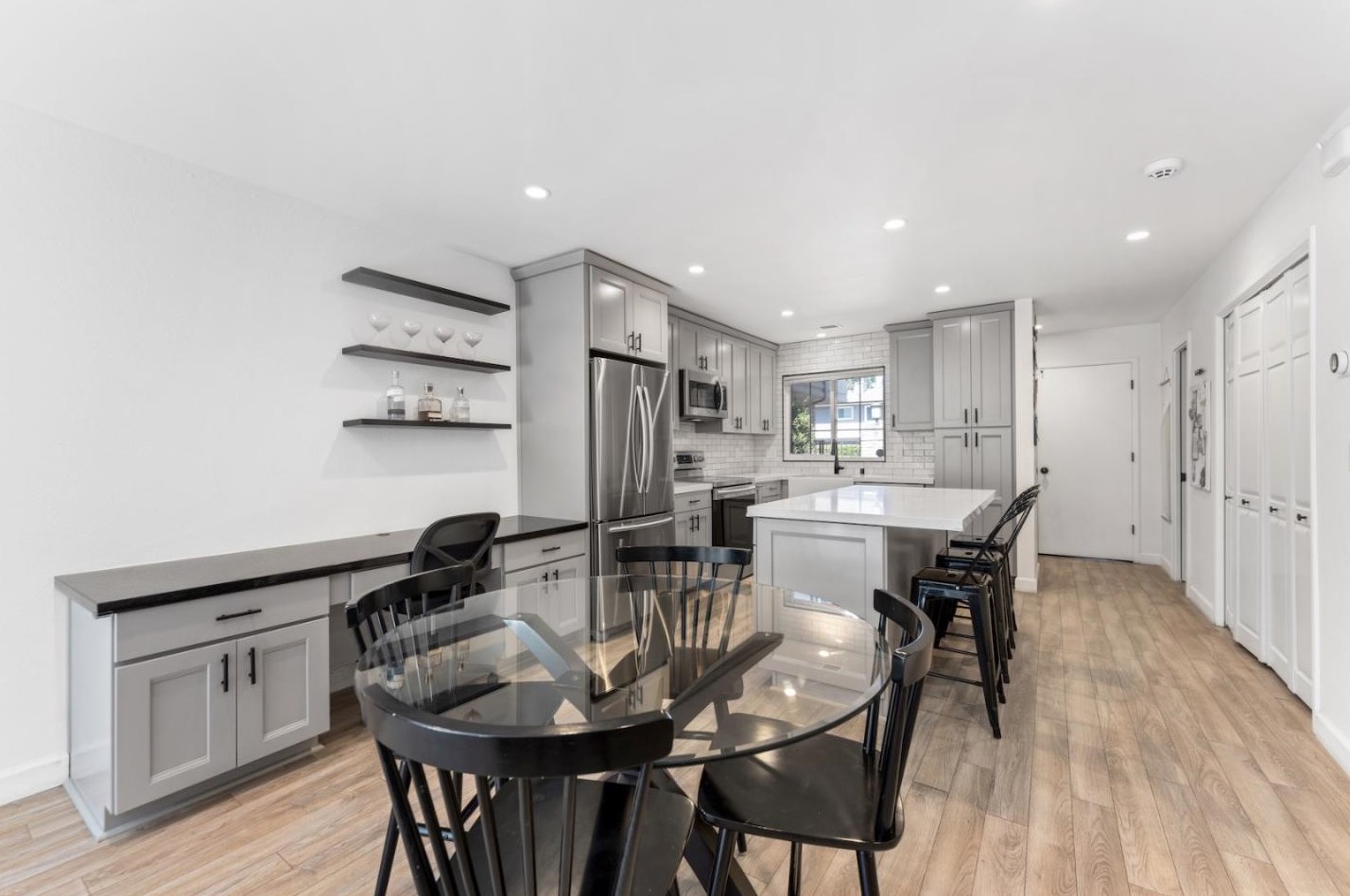 832 Rue Montagne, Campbell, CA 95008-4331