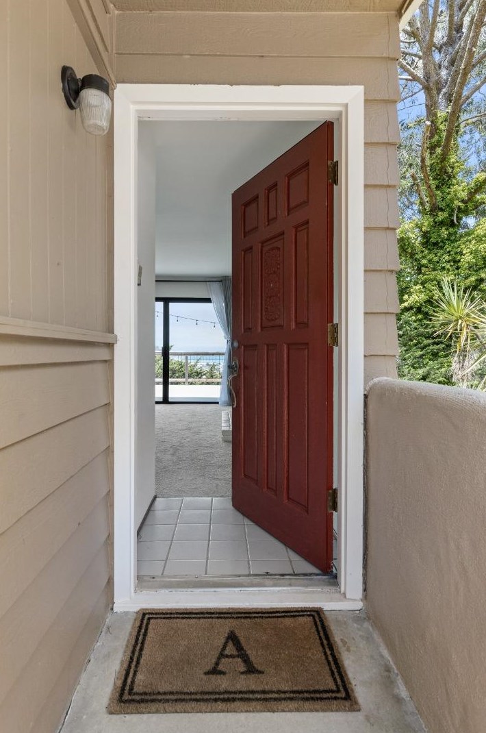 63 Oviedo Ct, Pacifica, CA 94044