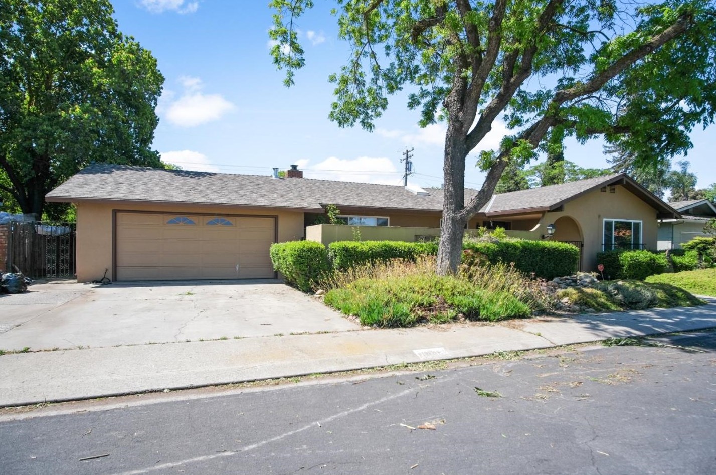 1008 Lexington Dr, Modesto, CA 95350-1214