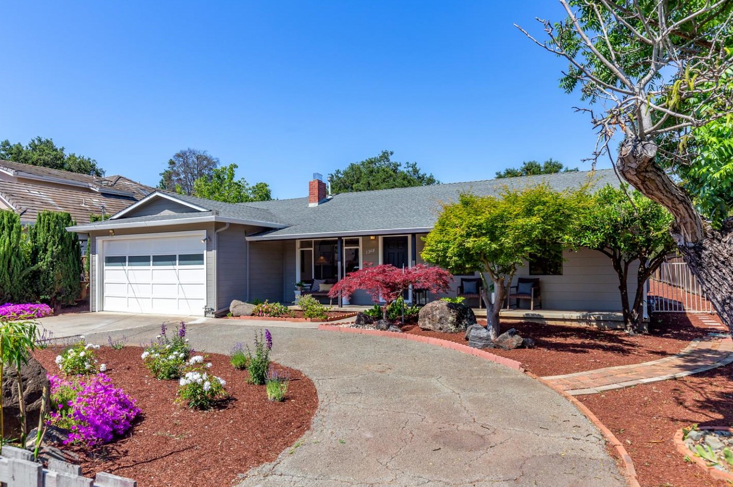 1360 Oakhurst Ave, Los Altos, CA 94024-5632