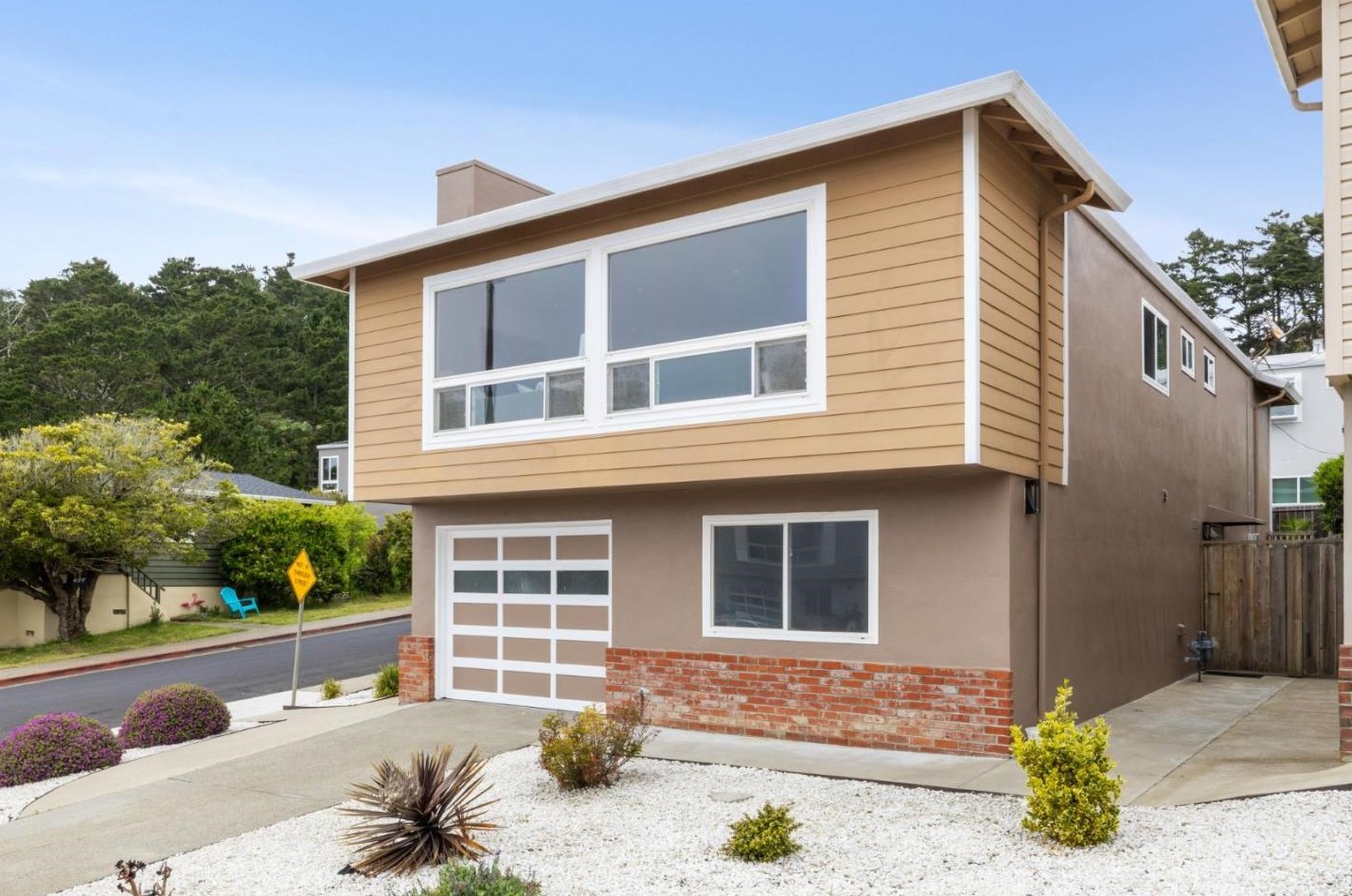2 Hamilton Ct, Pacifica, CA 94044