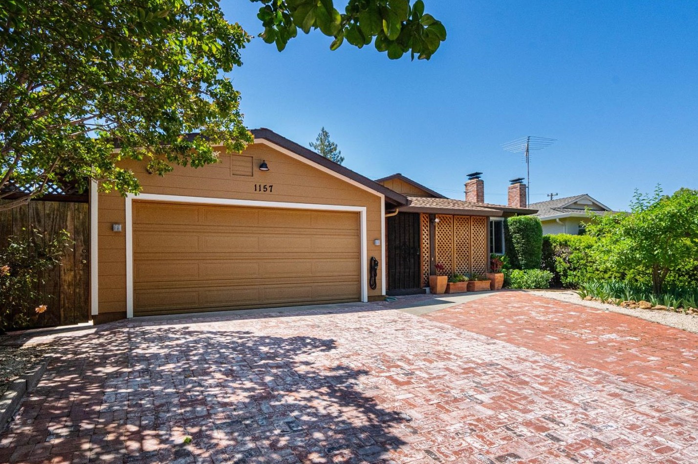 1157 Hollyhead Ln, Cupertino, CA 95014