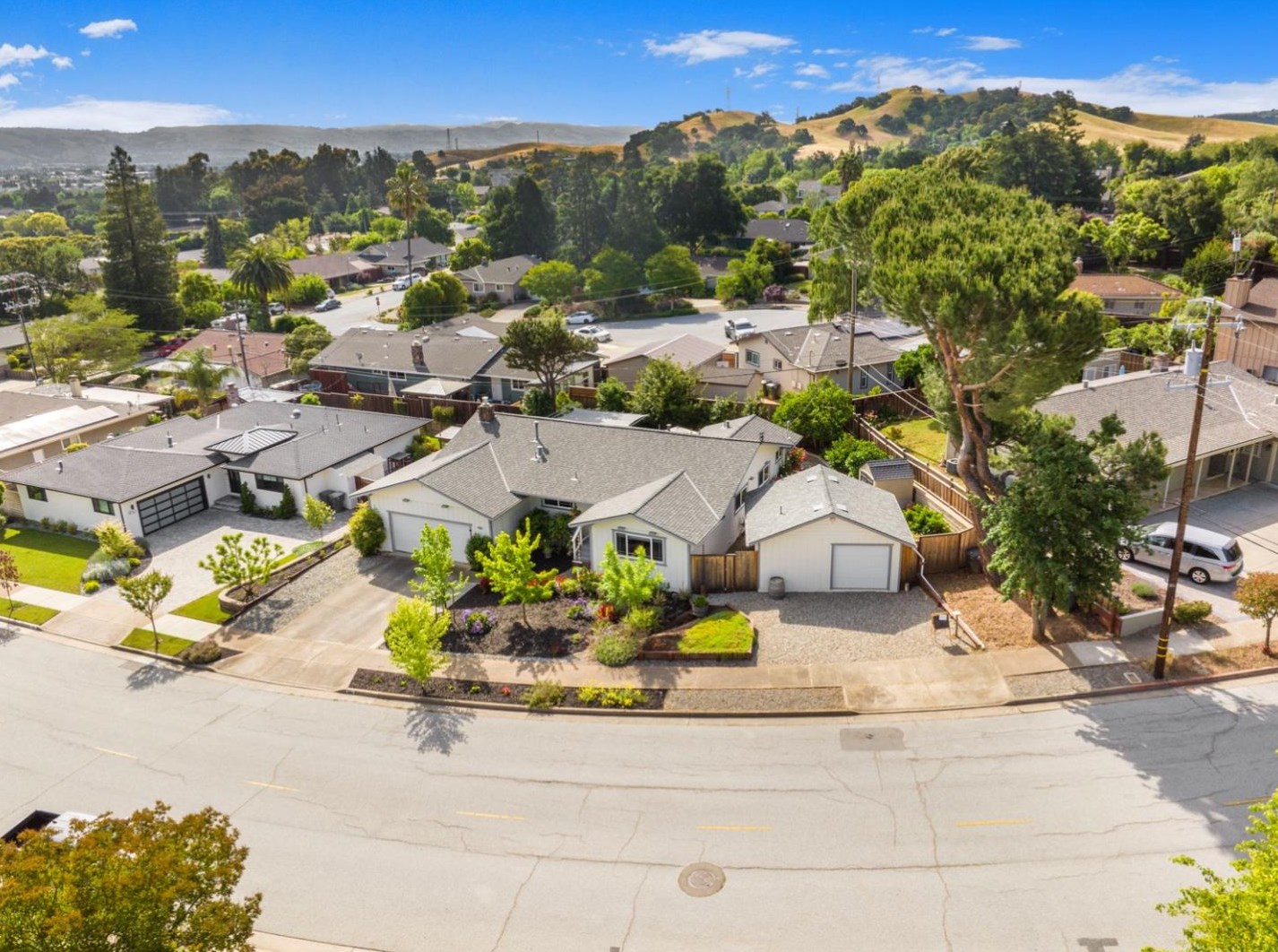 980 Alkire Ave, Morgan Hill, CA 95037-4721