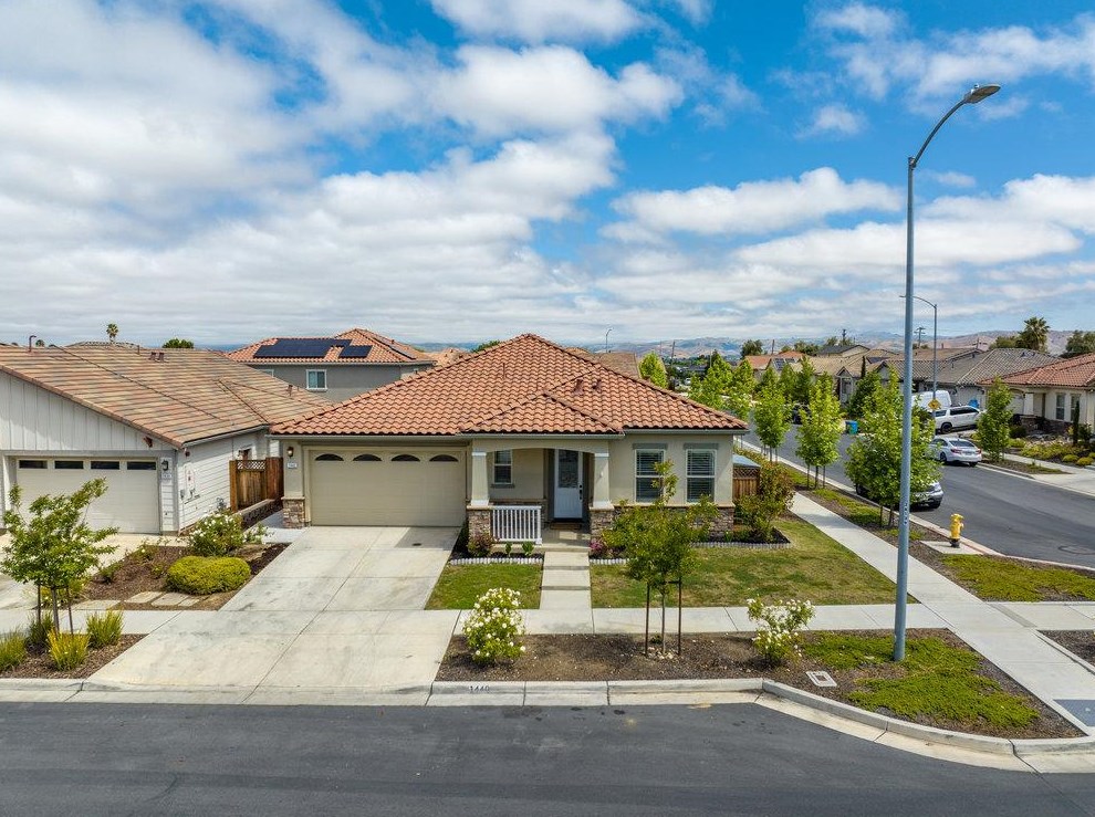 1440 Sawtooth Dr, Hollister, CA 95023