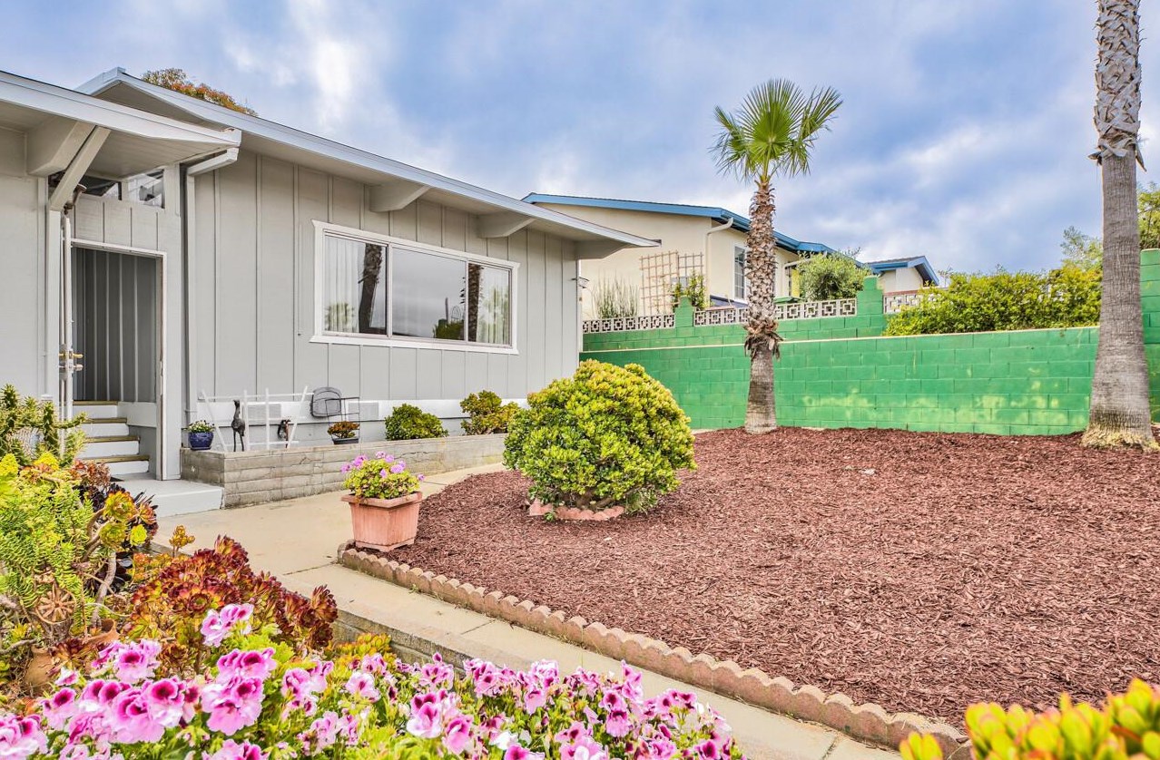 1712 Soto St, Seaside, CA 93955-3942