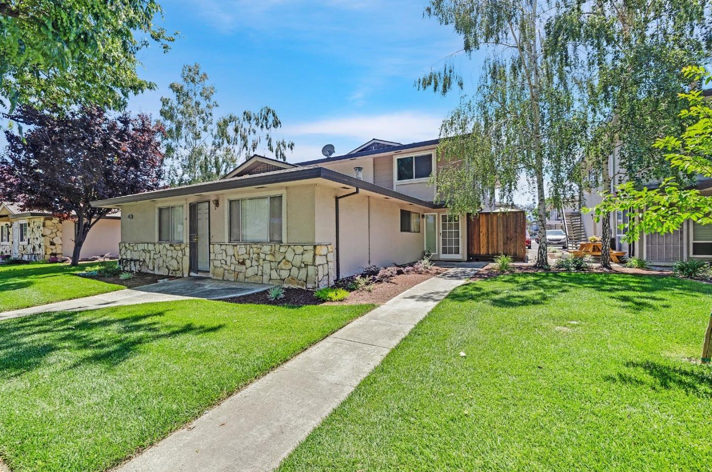 1358 Branham Ln 4, San Jose, CA 95118