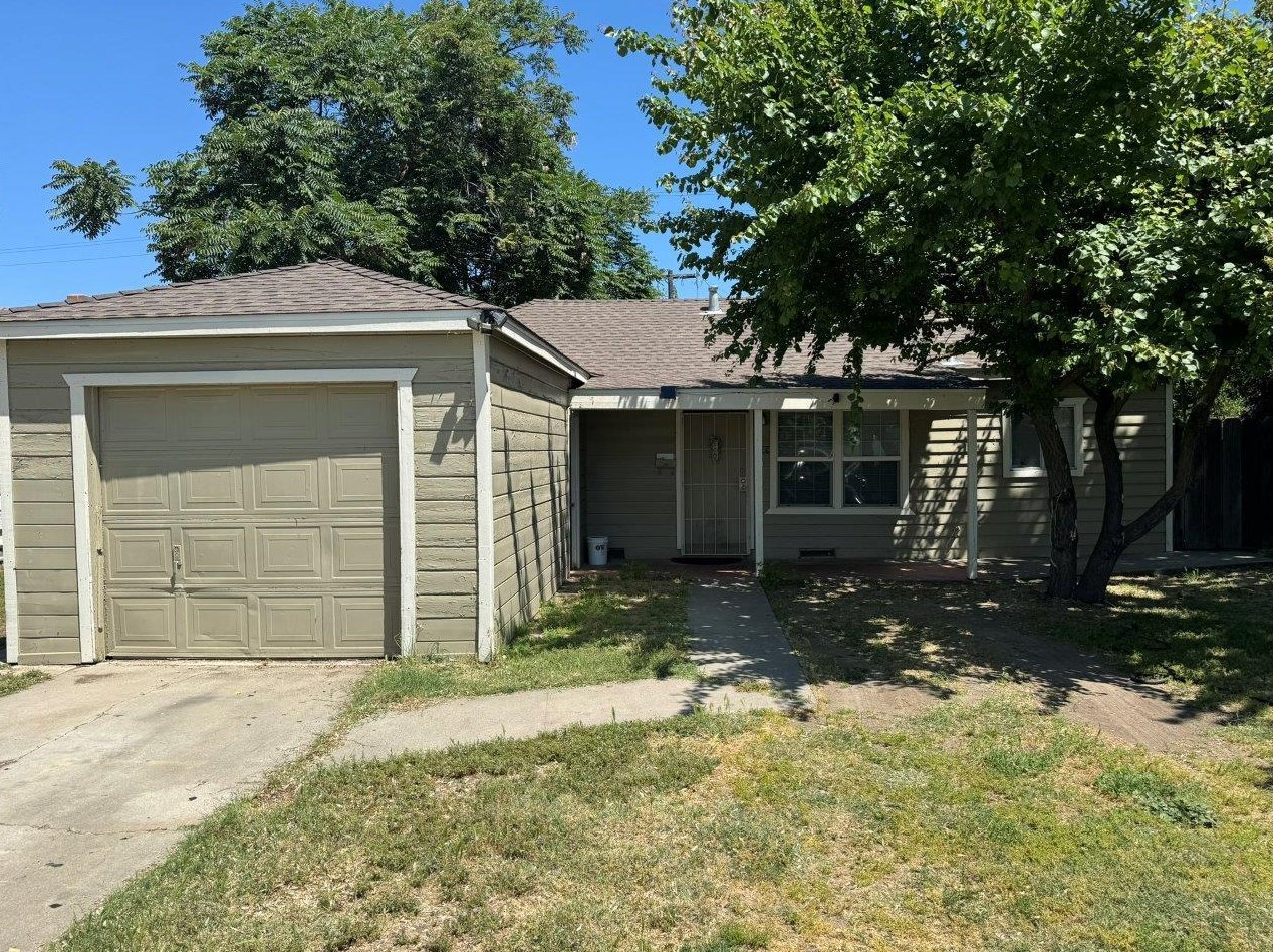 809 Nevada St, Manteca, CA 95337-5327