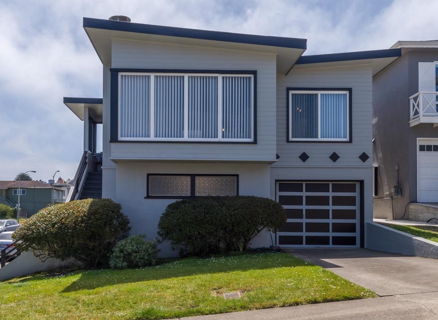 176 Skyline Dr, Daly City, CA 94015