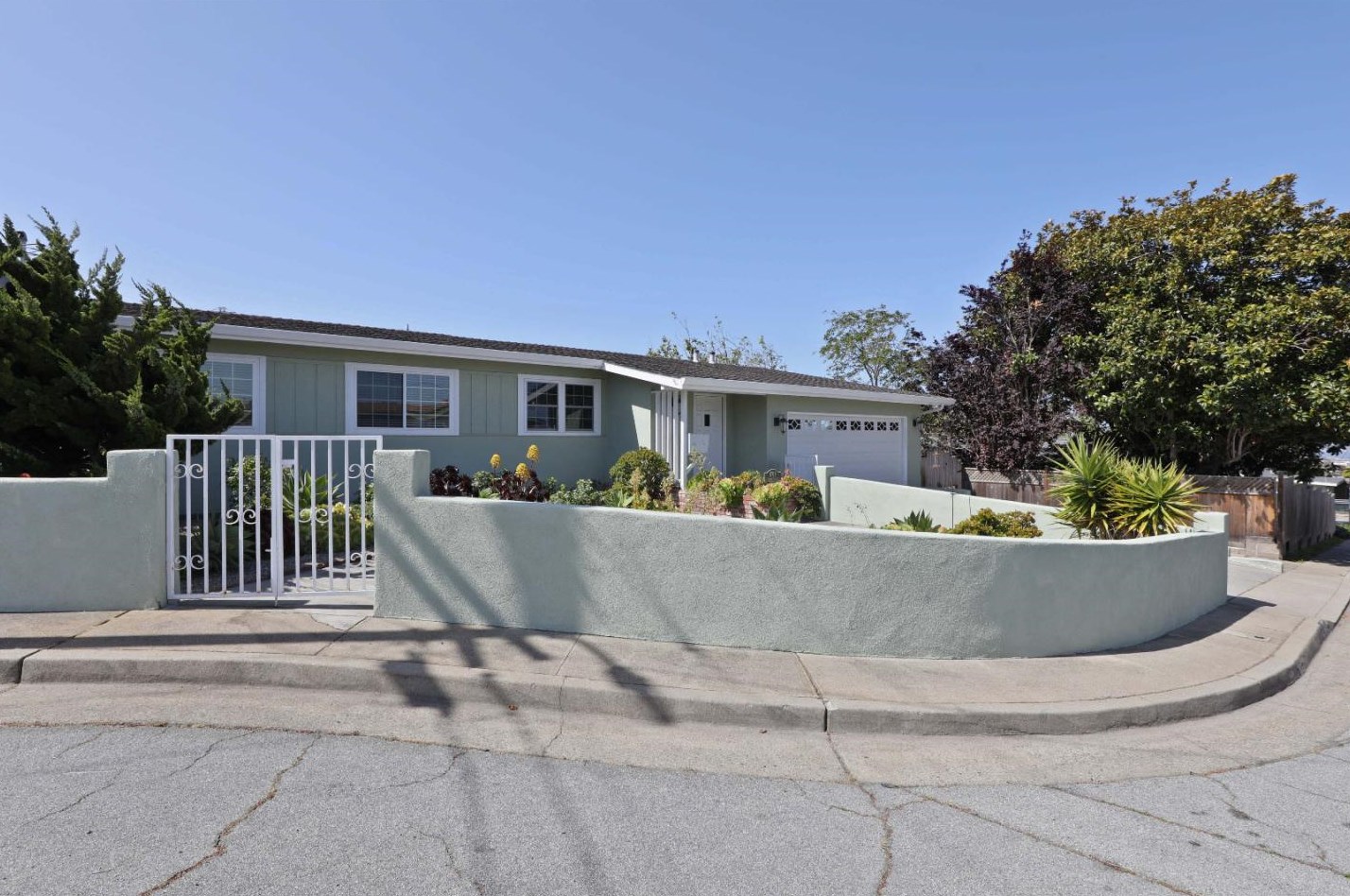 1704 Havana St, Seaside, CA 93955-4004