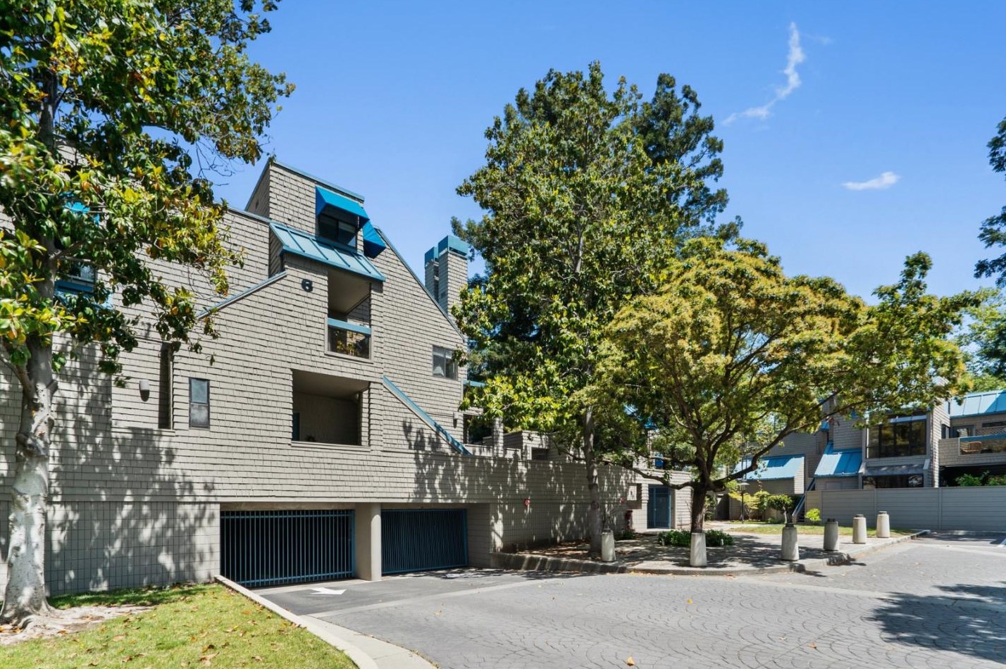 1011 Foxchase Dr, San Jose, CA 95123