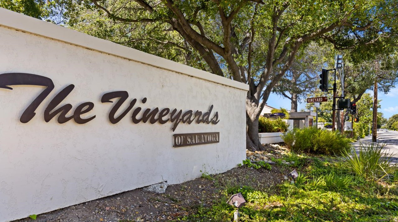 19103 Vineyard Ln, Saratoga, CA 95070