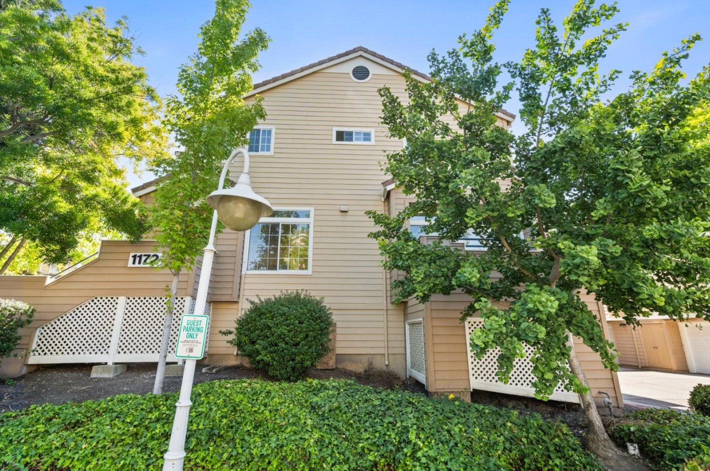 1172 La Rochelle Ter, Sunnyvale, CA 94089-1784