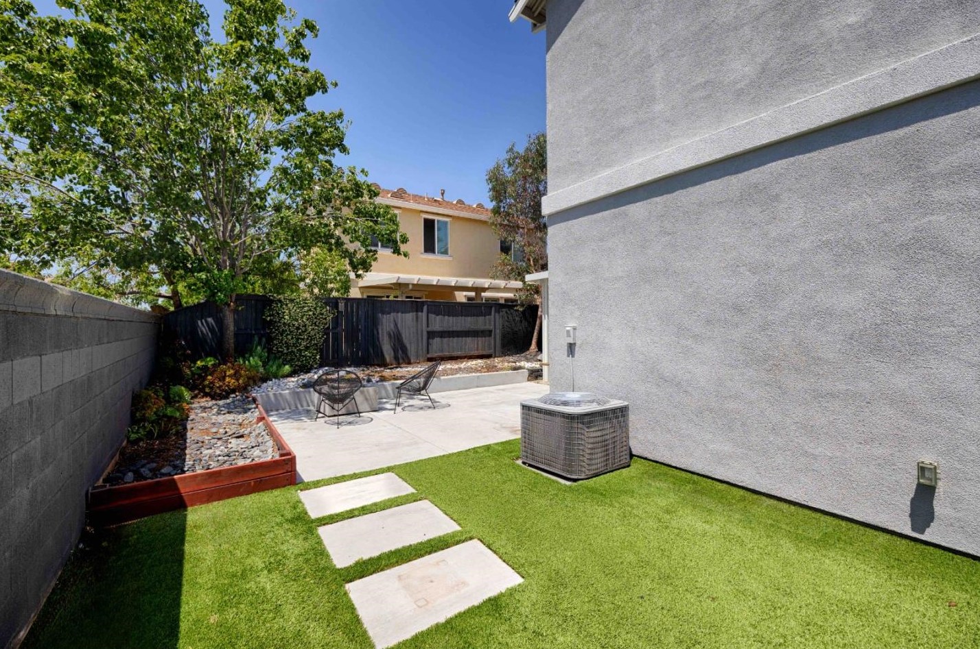 2249 Ellesmere Loop, Roseville CA 95747-5084 exterior