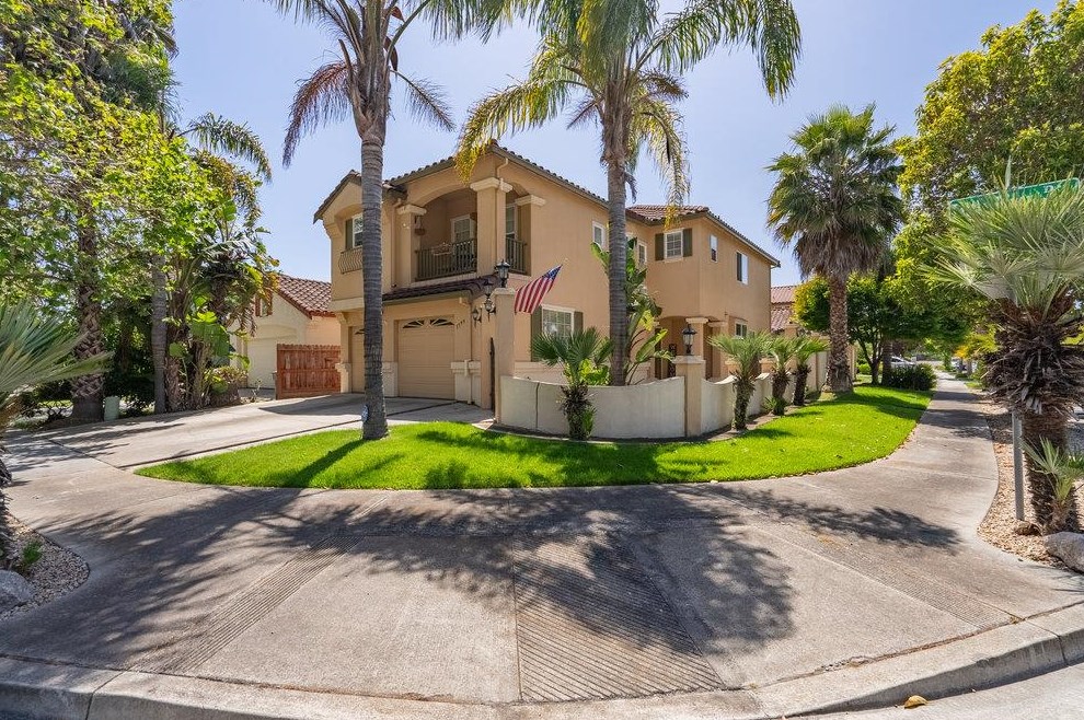 1599 Little River Dr, Salinas, CA 93906-4840