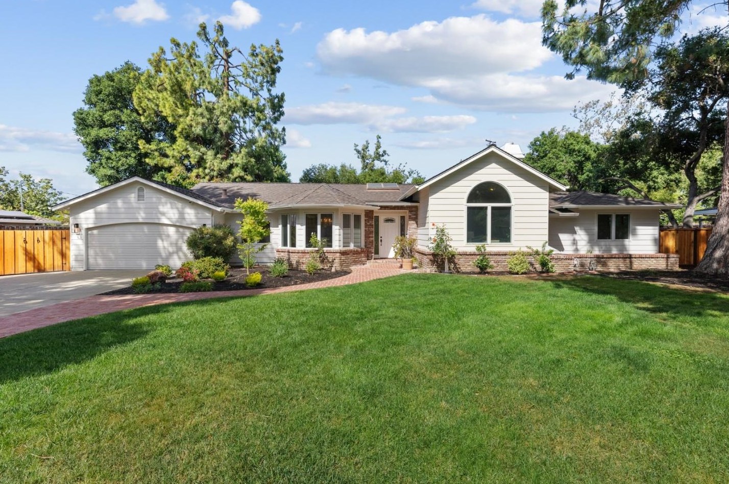 18941 Sunnybrook Ct, Saratoga, CA 95070-3438