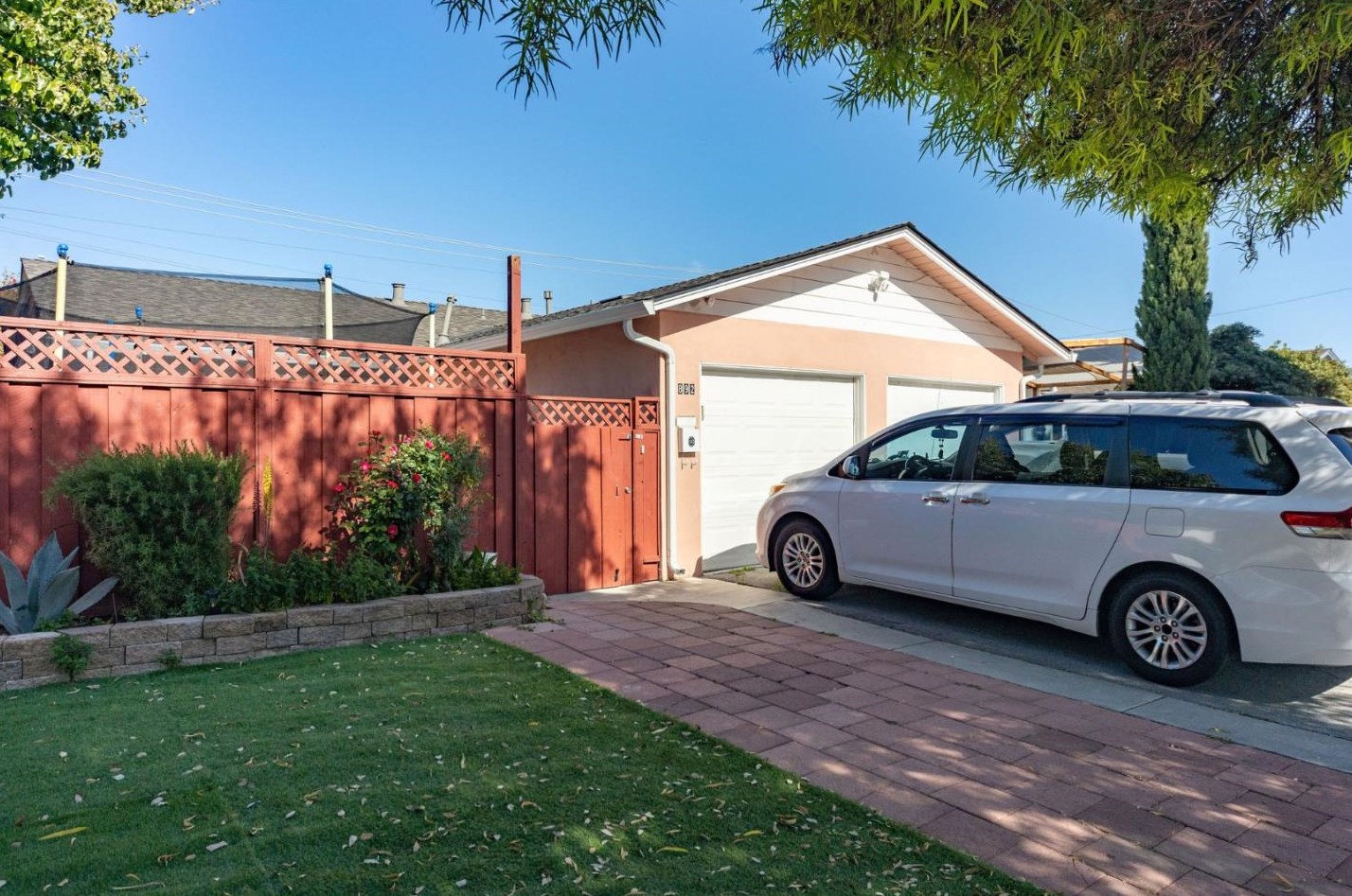 890 San Junipero Dr, Sunnyvale, CA 94085-3406
