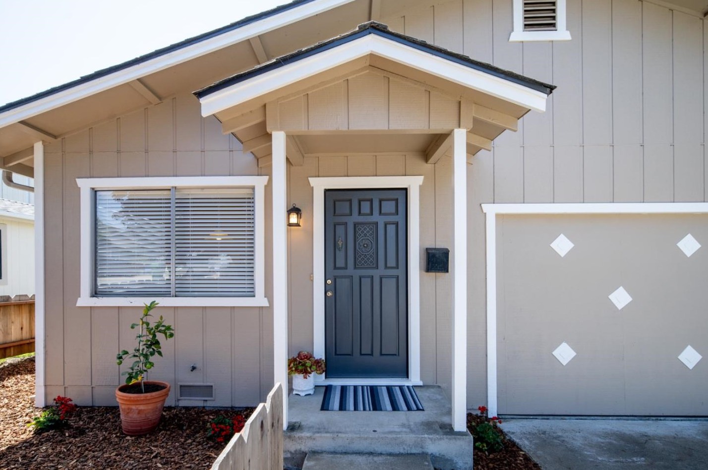 1124 Hamilton Ave, Seaside, CA 93955-5212